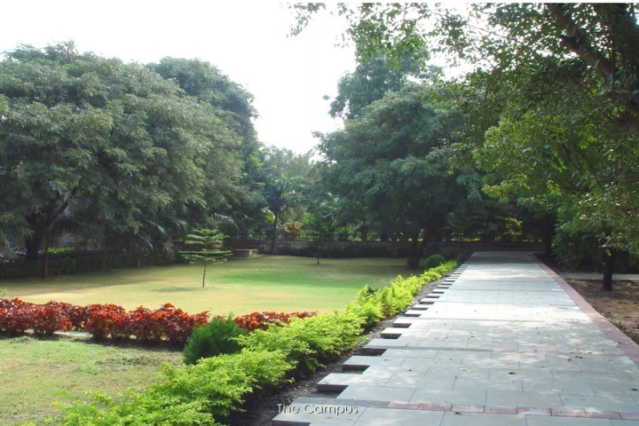 https://cache.careers360.mobi/media/colleges/social-media/media-gallery/952/2019/7/2/Campuss view of BLDE University Bijapur_Campus-View.jpg